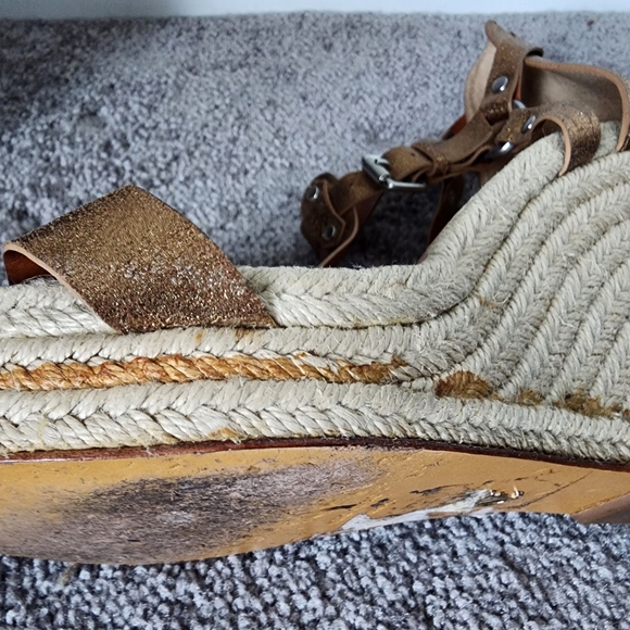 VC by Vince Camuto metallic platform shoes - Picture 7 of 15